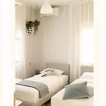 Casa 8 - Two Bedroom House In شقة