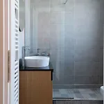 Casa 8 - Two Bedroom House In شقة
